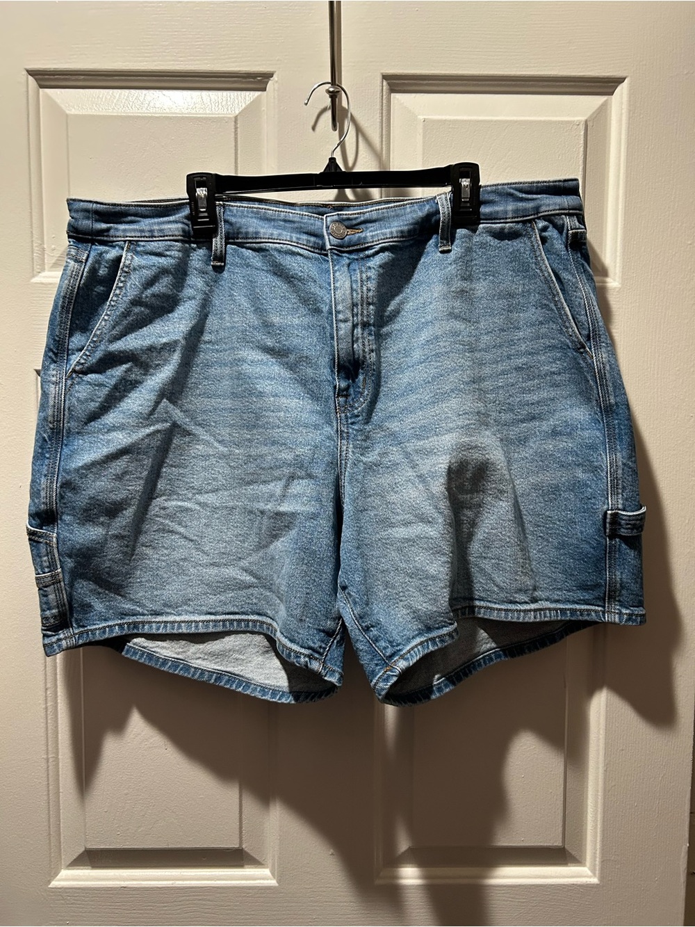 Torrid 7'' High-Rise Dad Carpenter Denim Short in Washback Size 22
